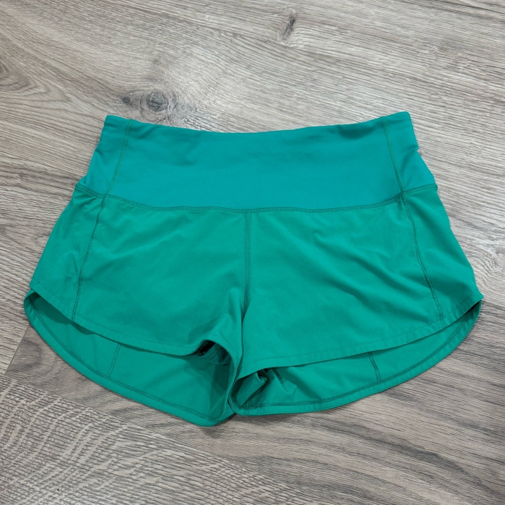 Lululemon Speed Up H/R 2.5” shorts - size 6
